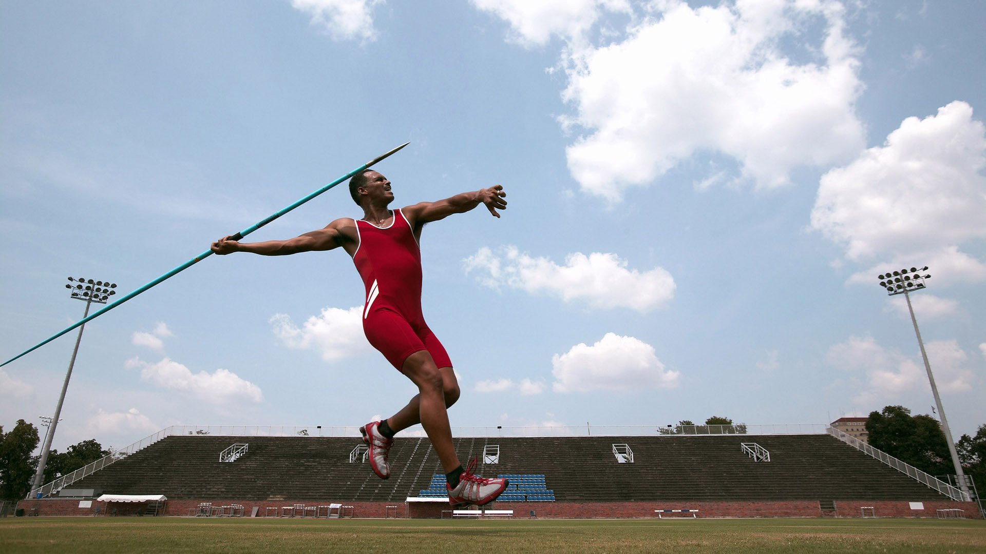 朱婷鼓励球迷现场为队伍加油,朱婷发文致谢